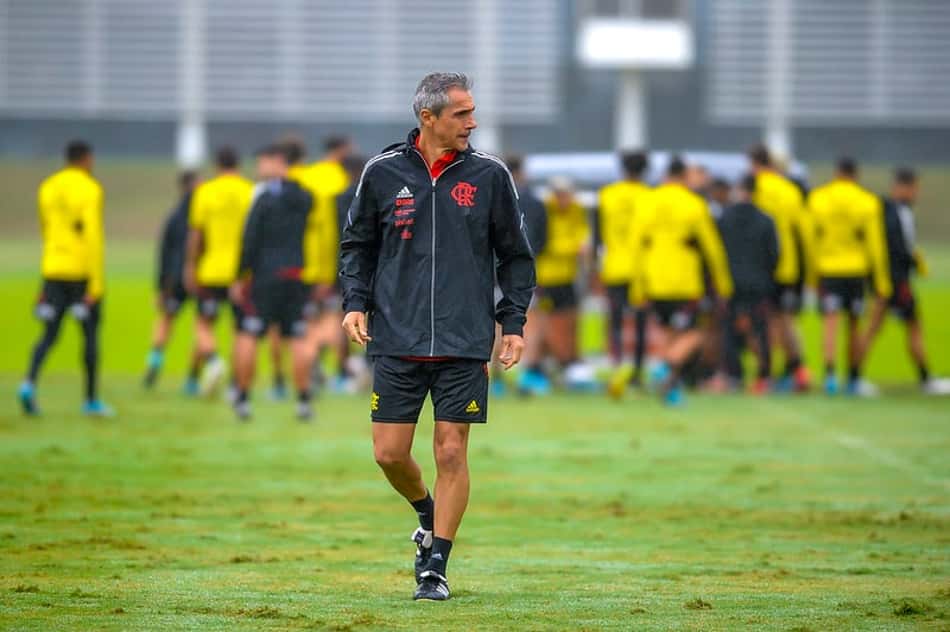 Mesmo com Dorival Júnior encaminhado, Paulo Sousa comanda treino do Flamengo em Atibaia