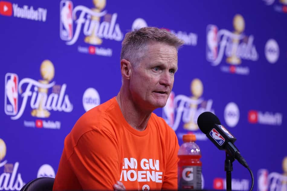 Warriors e Celtics protestam contra a violência com armas de fogo antes do segundo jogo das finais