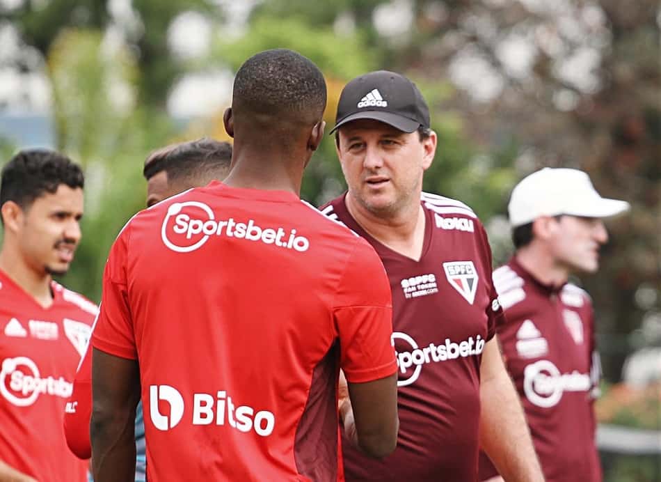 Chegada de dupla no São Paulo acirra disputa por vagas entre estrangeiros e indica saídas