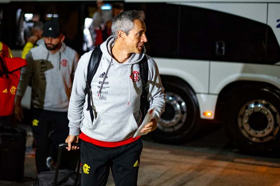 Por sobrevida de Paulo Sousa, Flamengo visita o Bragantino