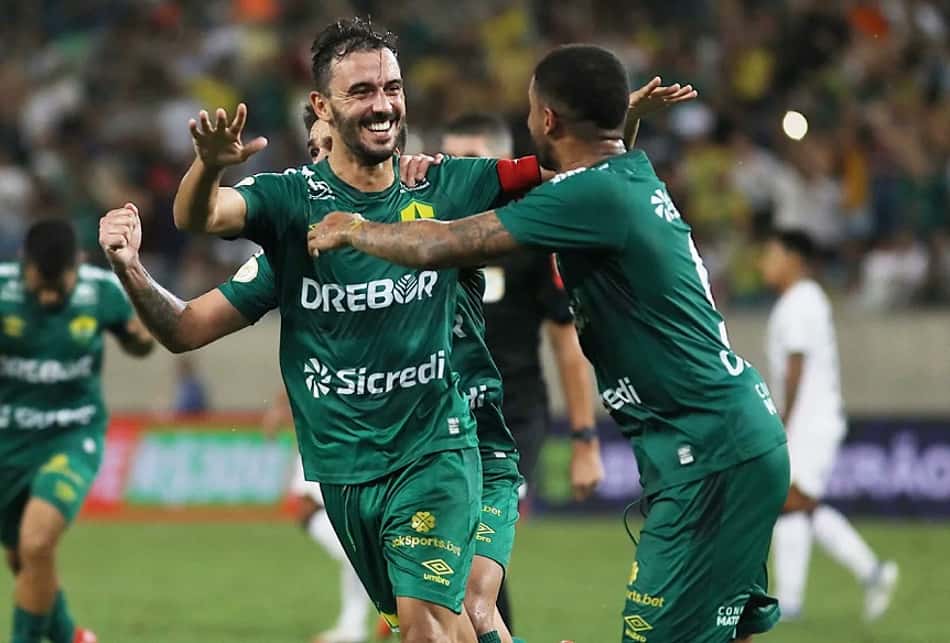 Com 'lei do ex', Corinthians é derrotado pelo Cuiabá e perde invencibilidade de 11 jogos