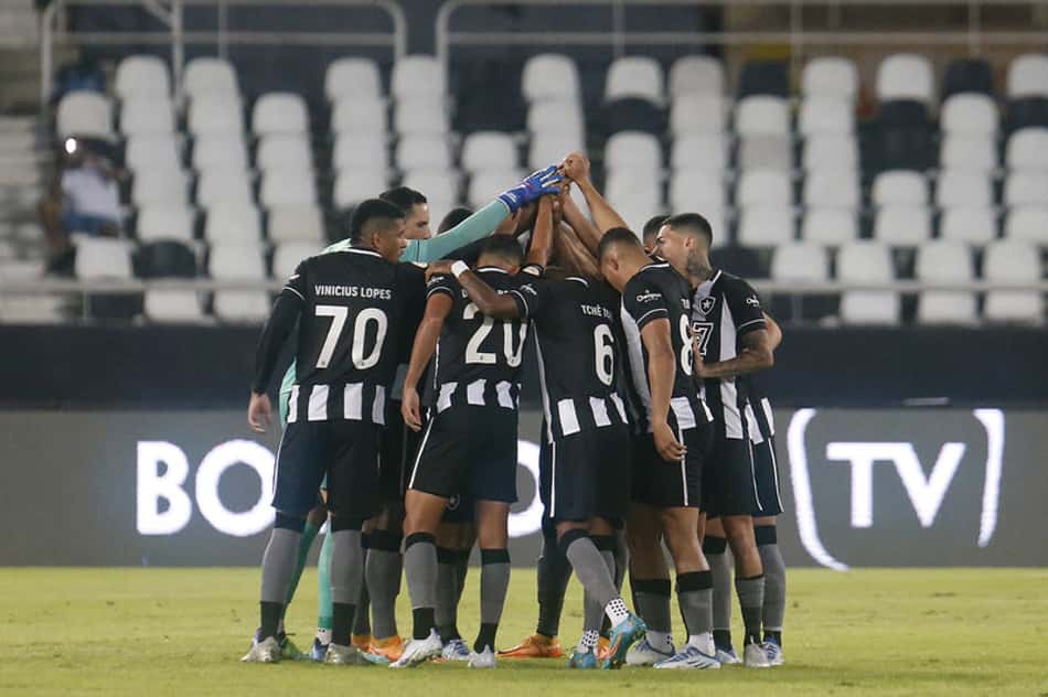 Da euforia às vaias: Botafogo não se impõe em casa e gera primeira tensão com a torcida na 'era Textor'