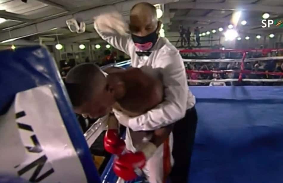 Boxeador morre dois dias após ficar desnorteado no ringue e lutar contra 'fantasma'