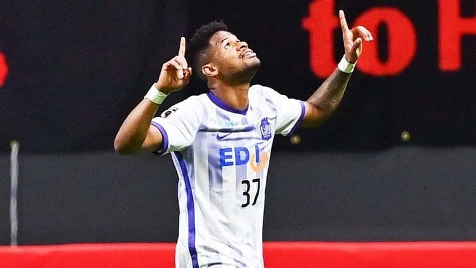 Artilheiro da Copa da Liga do Japão, Júnior Santos comemora boa fase e chega a 50 gols na carreira