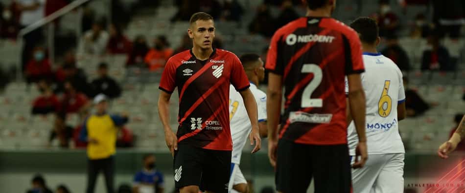 Clube russo anuncia a contratação de zagueiro do Athletico-PR