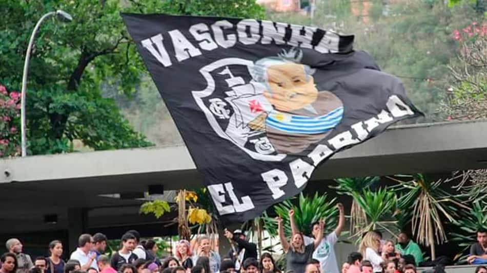A torcida pelo Vasco, uma ideia, o canto e o boné: conheça a Vasconha