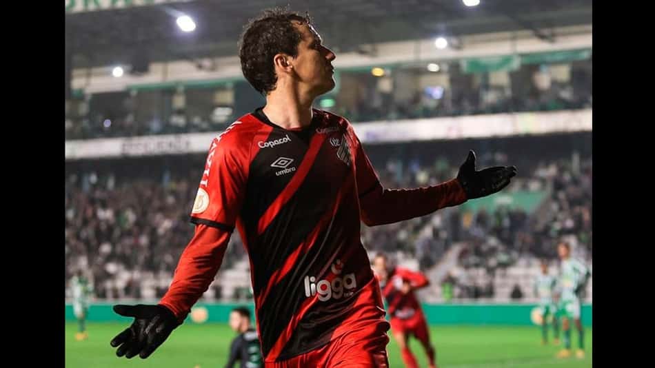 Pablo vibra com vitória e lamenta briga entre torcidas fora do estádio