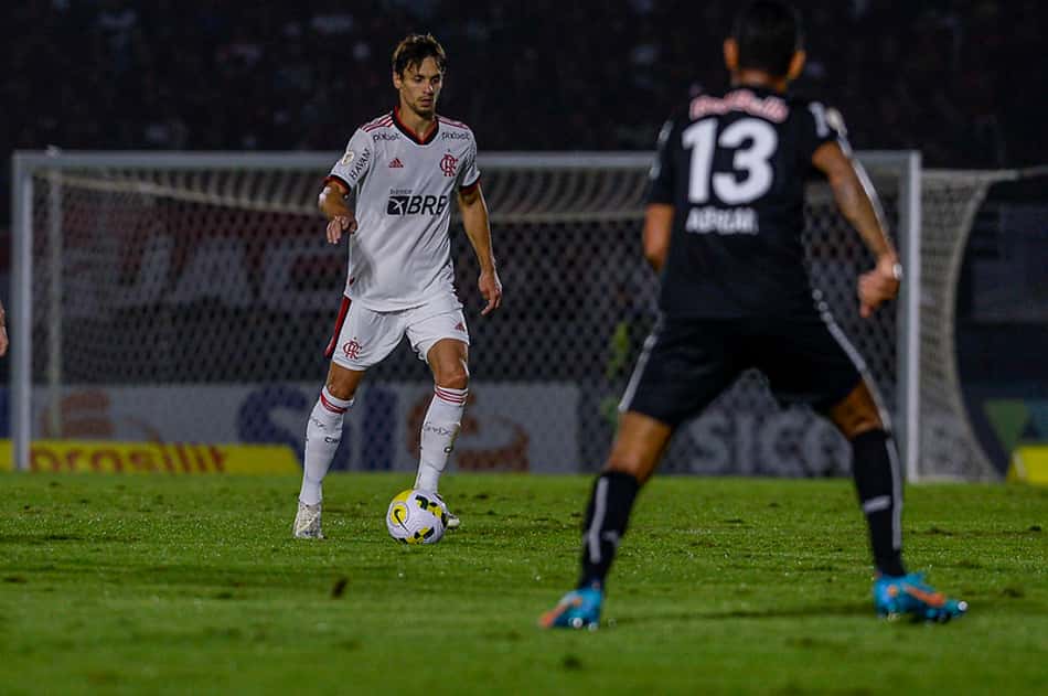 Rodrigo Caio admite dificuldade do Flamengo em criar oportunidades após derrota para o RB Bragantino