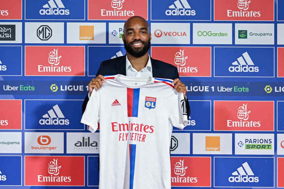 Lyon anuncia volta de Lacazette: 'Retorno do general'