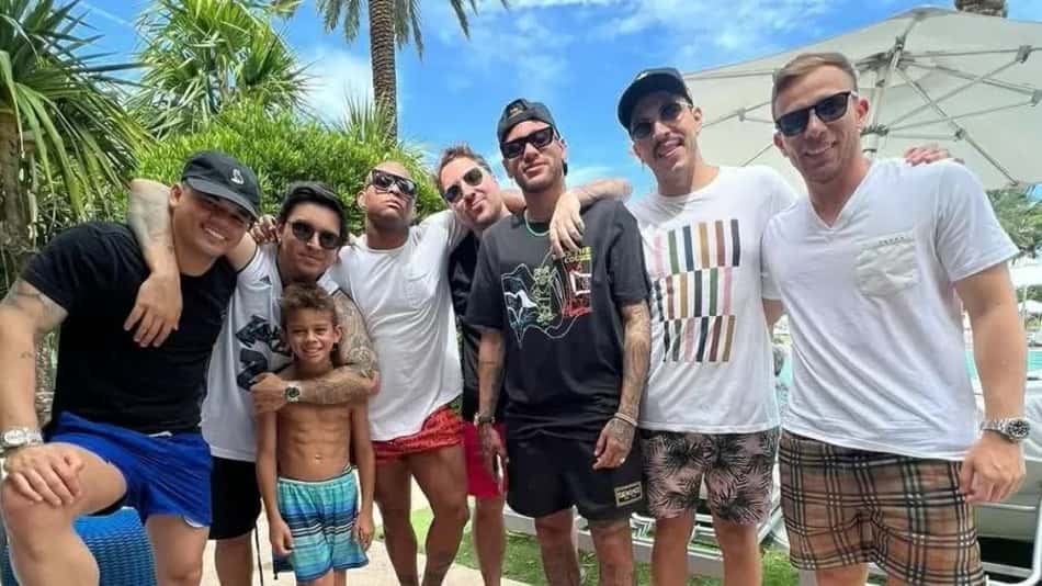 Neymar aproveita férias do PSG ao lado da namorada e amigos em Miami