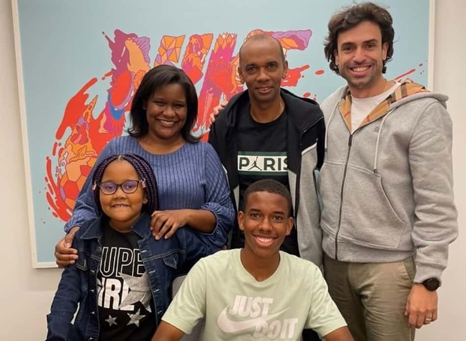 Joia da base do Palmeiras, Estevão Willian renova contrato com empresa de material esportivo