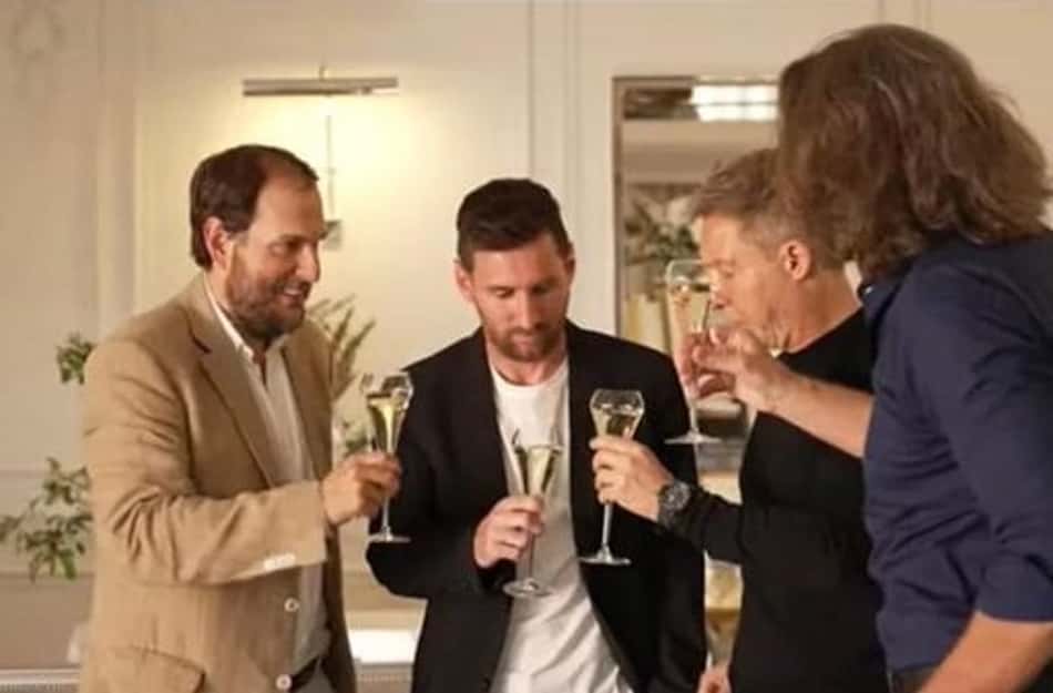 Messi 'ataca' de ator em série de comédia na Argentina e vídeo com bastidores viraliza na web