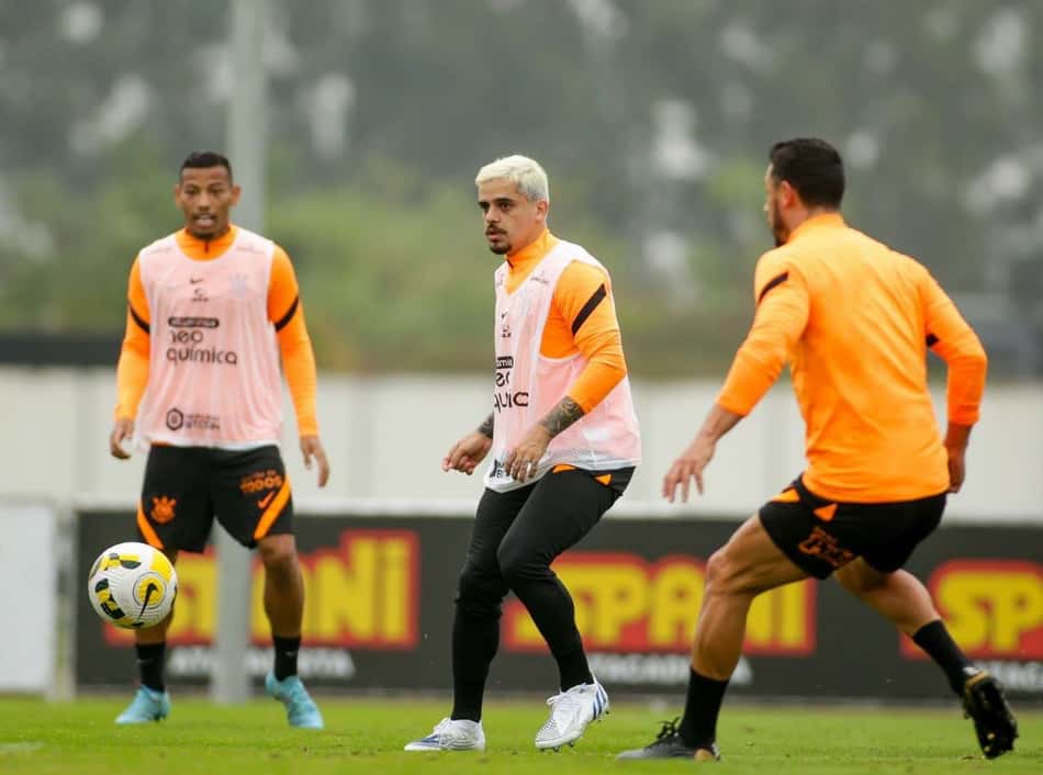 De olho no Juventude, Corinthians treina movimentações ofensivas e posse de bola