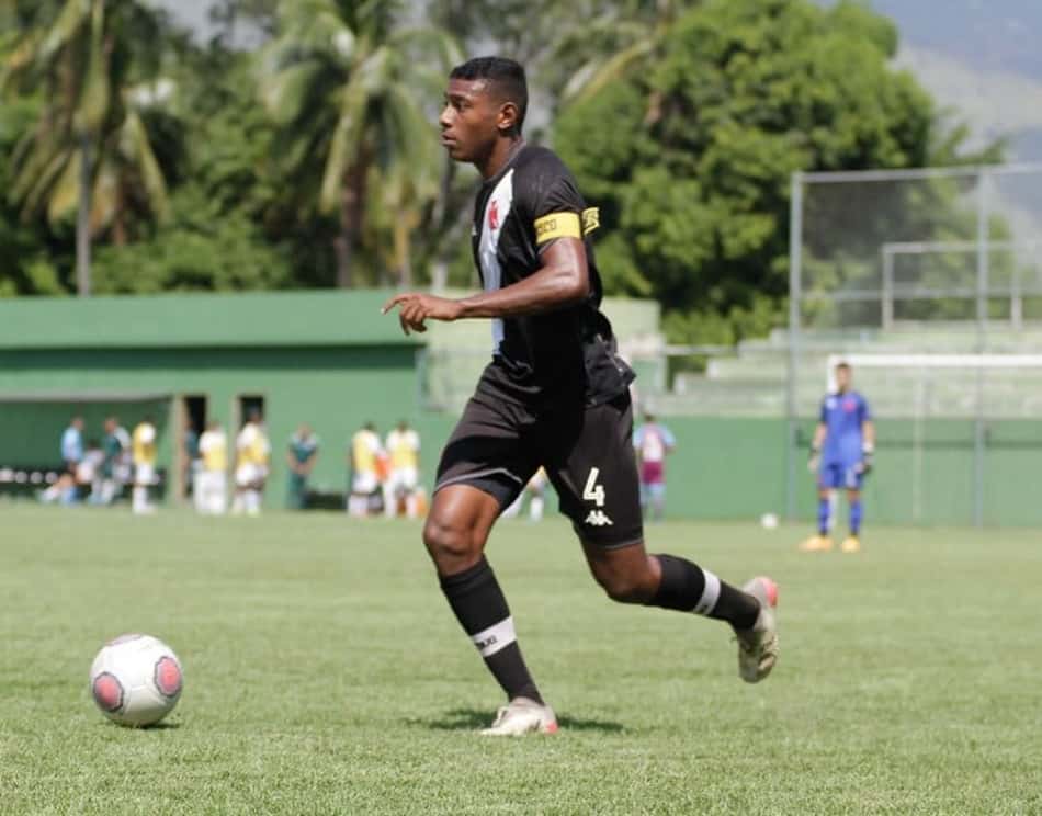 Capitão do Vasco, bicampeão estadual sub-17, fala sobre suas metas no clube