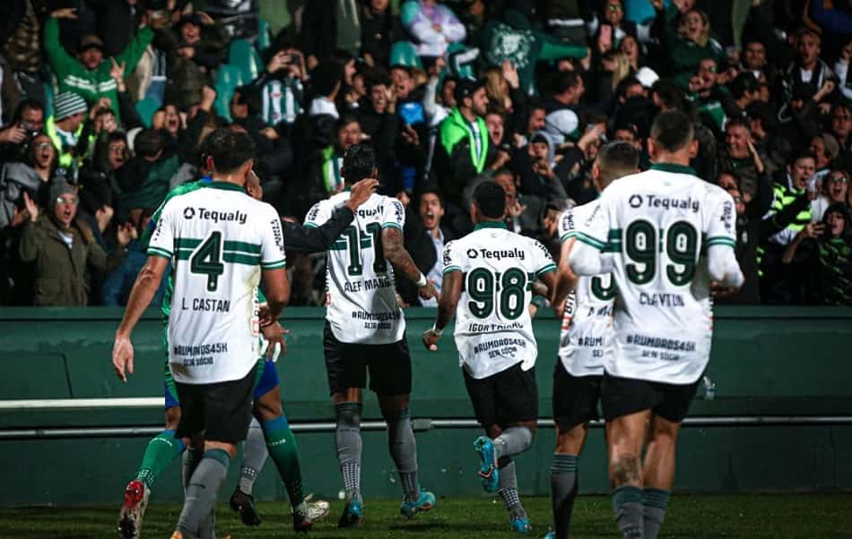 Coritiba vive jejum de vitórias e fica próximo ao Z-4