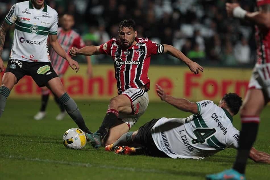 Empate com o São Paulo tira Coritiba do G-4 do Brasileirão