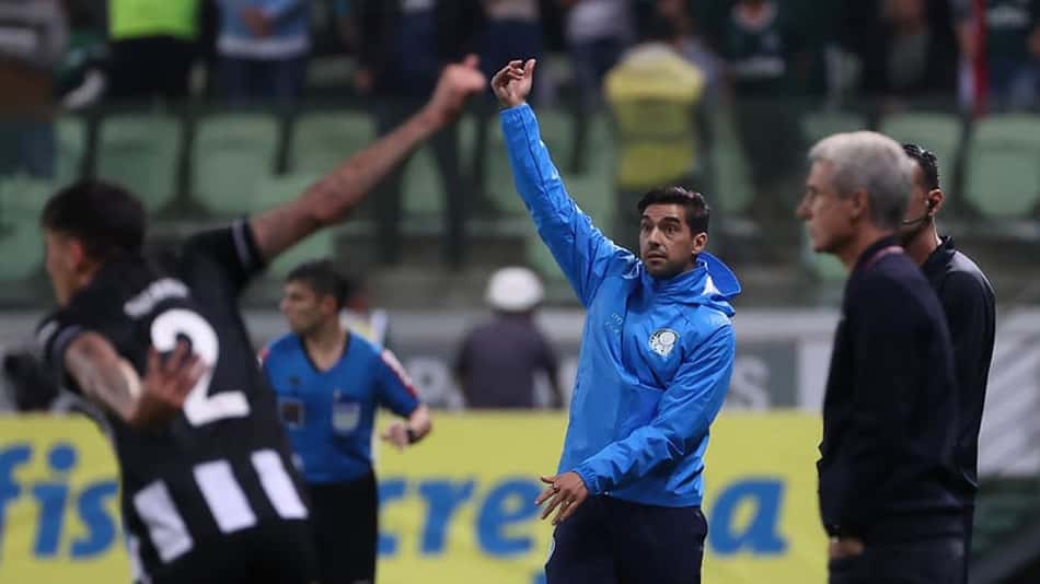 Abel Ferreira aconselha jovens do Palmeiras sobre educação financeira: 'É muito fácil se deslumbrar'