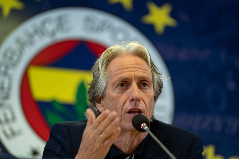 Jorge Jesus pede contratação de ex-meia do Grêmio para o Fenerbahçe