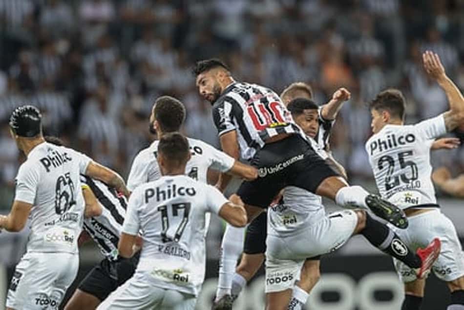Último duelo contra o Santos marcou arrancada do Atlético-MG para título brasileiro