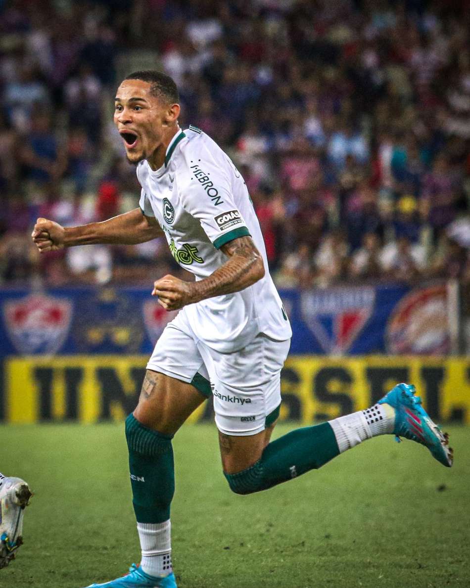 No Goiás, Renato Jr valoriza assistência e boa sequência fora de casa