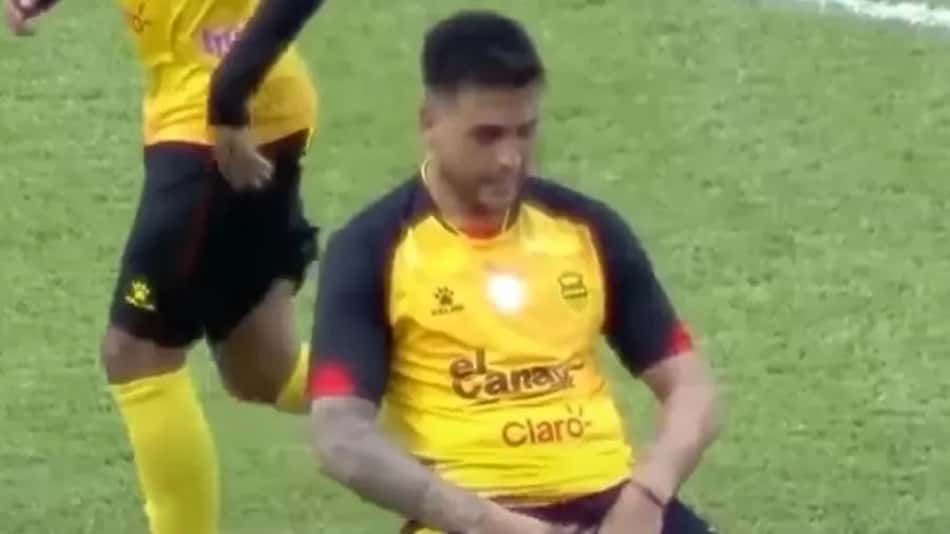 Jogador é punido após fazer gesto obsceno em comemoração