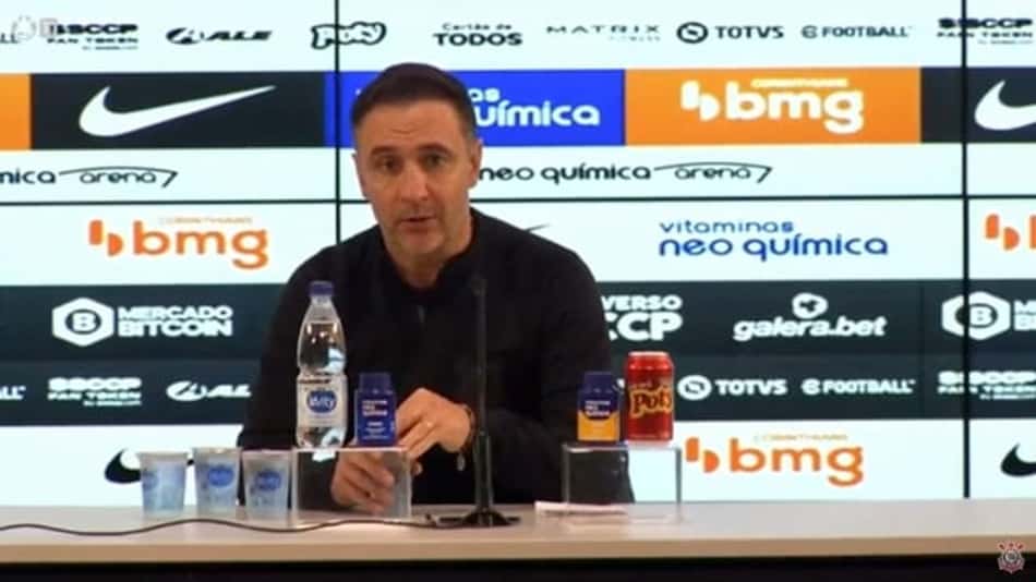 Após empate do Corinthians com o Santos, Vítor Pereira admite que 'já está com a cabeça no Boca'