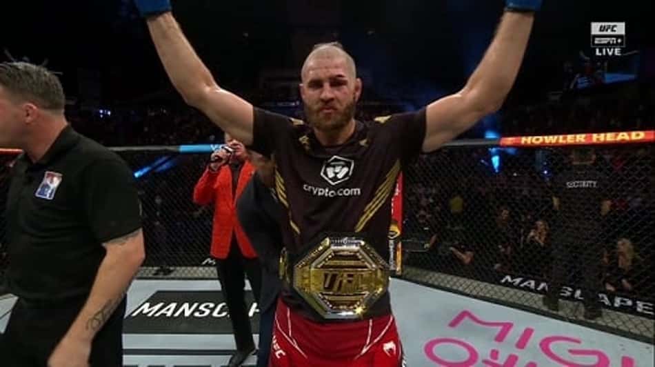 Brasileiros são derrotados em disputas de cinturão no UFC 275; veja os detalhes