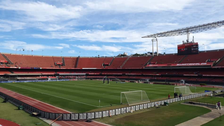 Rojões, festa e Calleri ovacionado: como está o clima em volta do São Paulo ao Morumbi