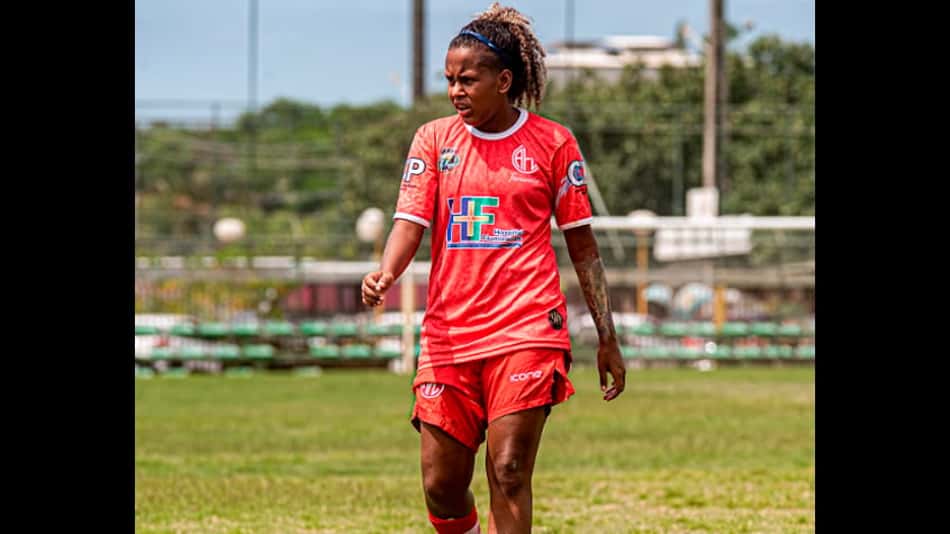 Jogadora denuncia ex de namorada por injúria racial e homofobia