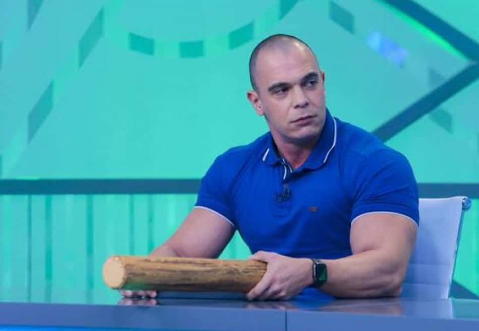 Comentarista defende Daronco, chama Hulk de 'fresco' e dispara: 'O árbitro é a maior autoridade dentro da partida'