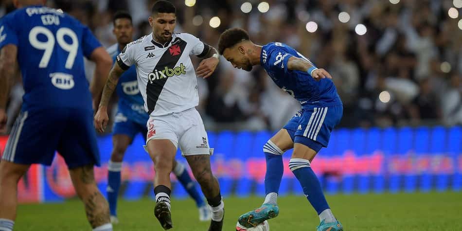 Cruzeiro confirma lesão no joelho esquerdo de Jajá e edema na coxa direita de Leo Pais