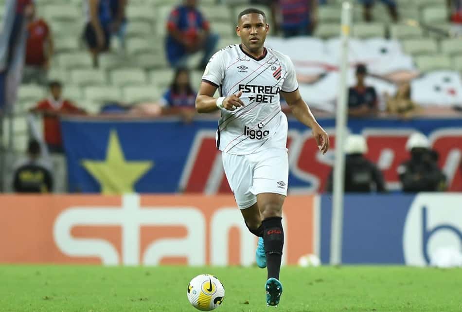 Matheus Felipe destaca força do Athletico na Arena da Baixada