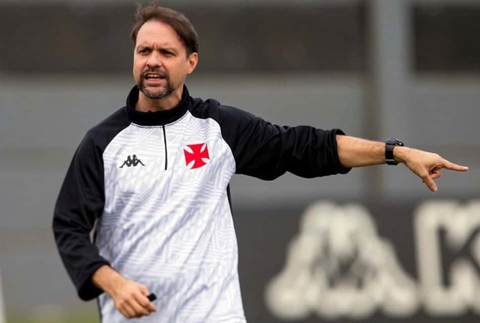 Apresentado no Vasco, Maurício Souza comanda o primeiro treino, que conta com novidades