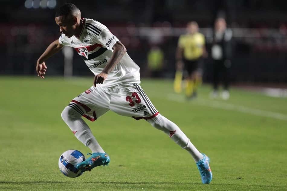 São Paulo acerta renovação do atacante Caio