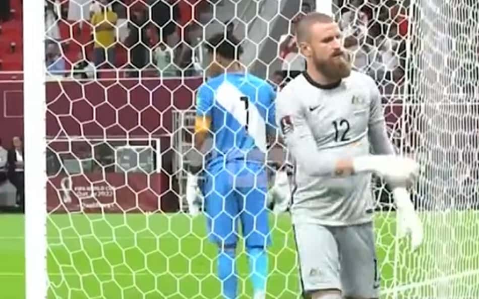 Goleiro 'sabota' estratégia de rival do Peru em cobrança de pênaltis que garantiu a Austrália na Copa