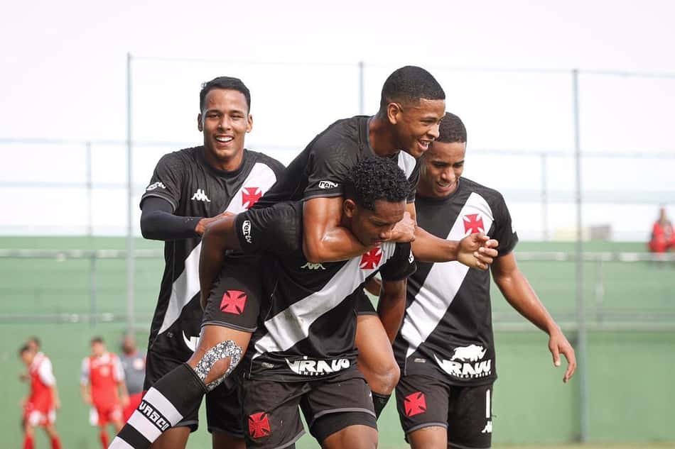 Vasco derrota Bangu e se garante nas semifinais do Carioca sub-20