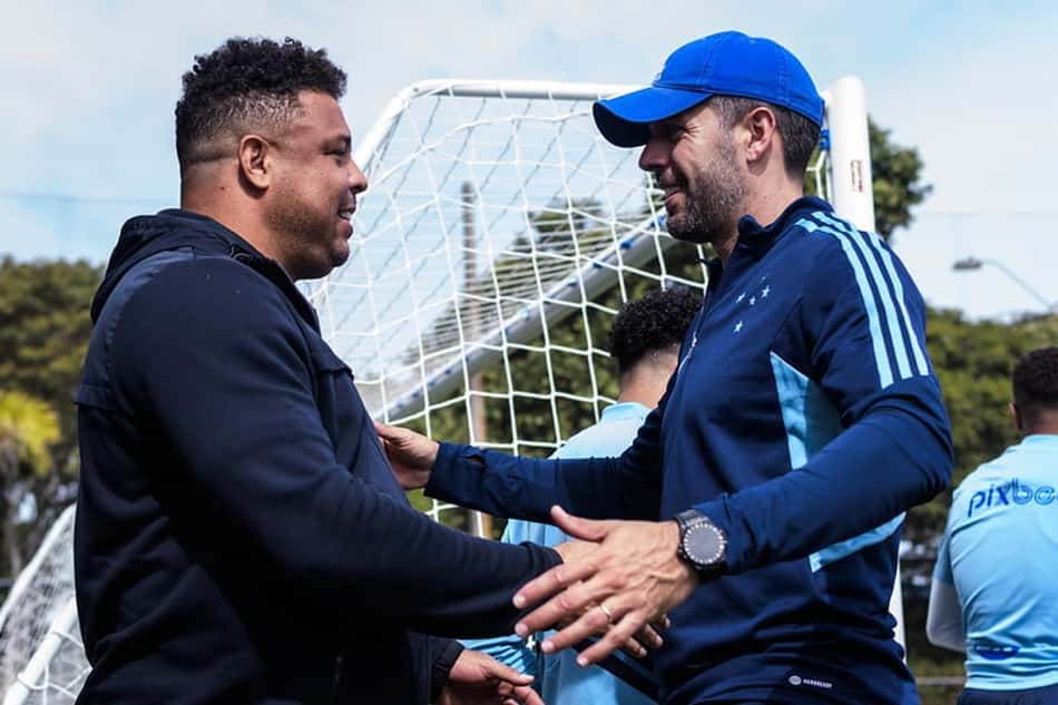 Cruzeiro acerta a renovação de contrato com o técnico Paulo Pezzolano