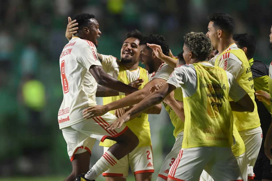 Internacional vence Goiás e se firma no G4 do Brasileirão