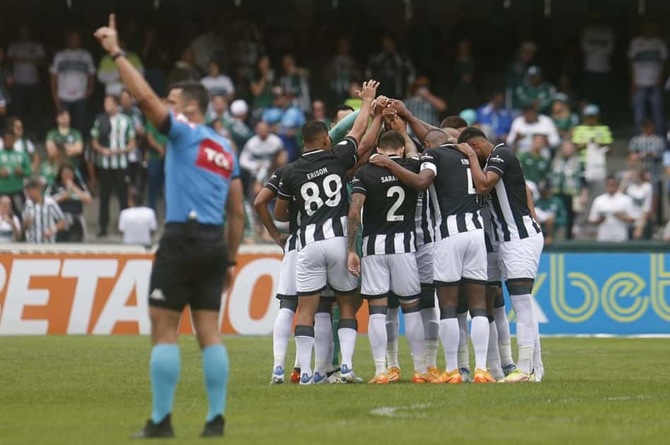 Após enfrentar velhos conhecidos, Botafogo encara sequência contra times em ascensão no Brasileirão