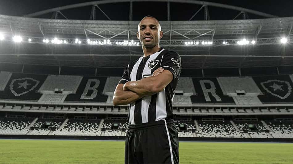 Botafogo anuncia contratação de Marçal, ex-Wolverhampton