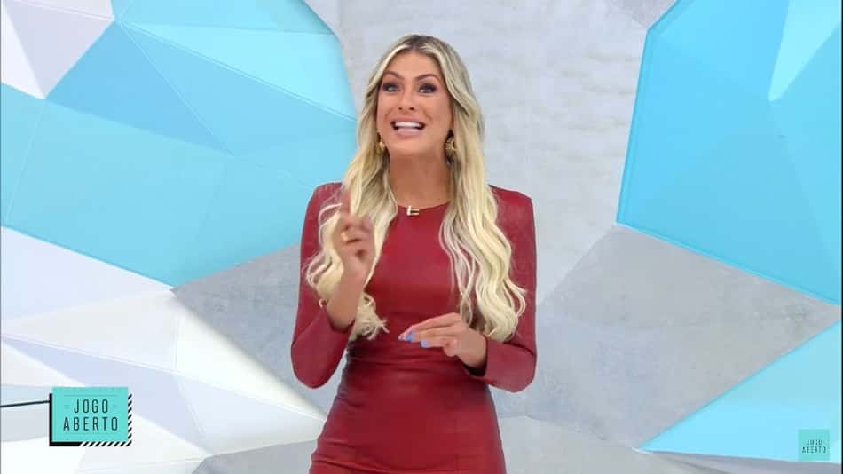 Renata Fan vai à loucura com goleada do Internacional sobre o Santos; assista
