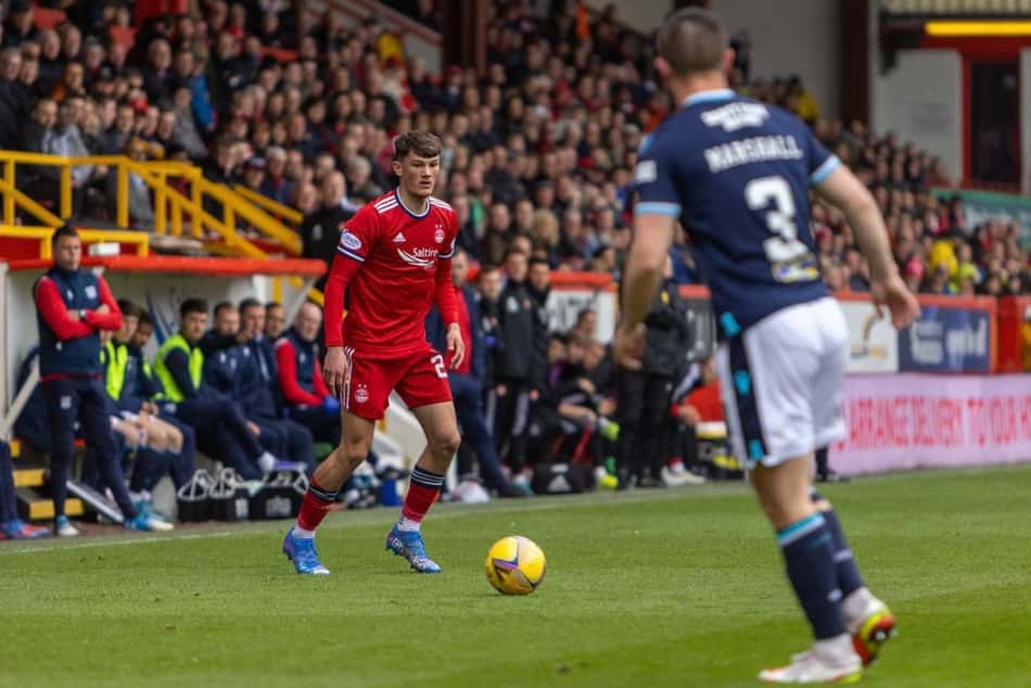 Após anúncio de Darwin Núñez, Liverpool contrata joia escocesa