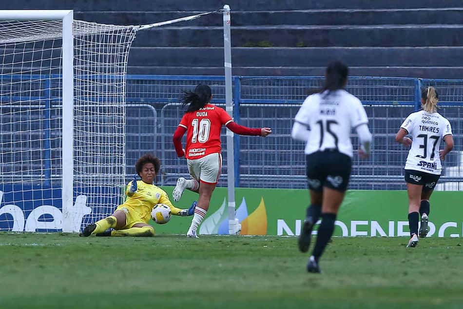Corinthians suporta pressão e segura empate com o Internacional no Brasileirão feminino