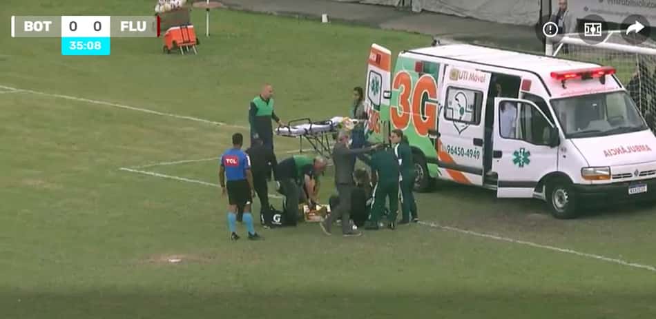 Goleira sai de ambulância em empate entre Botafogo e Fluminense no Brasileirão feminino