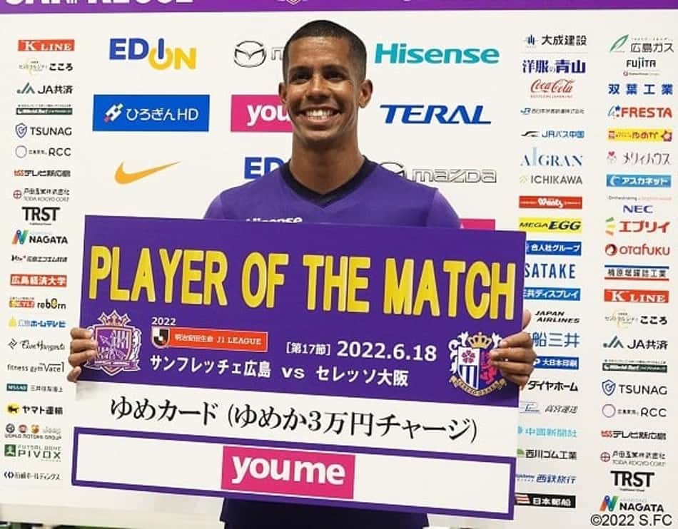 Douglas Vieira celebra retorno com gol da vitória pelo Sanfrecce Hiroshima: 'Sensação única'