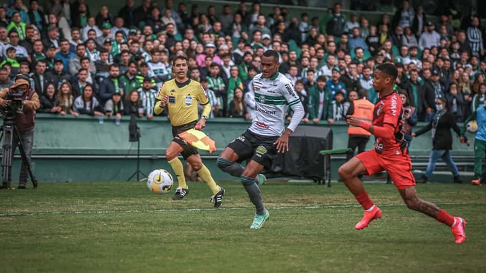 Coritiba chega a marca de três jogos sem vencer em casa