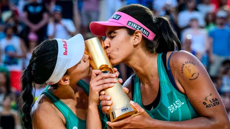 Duda e Ana Patrícia vencem dupla do Canadá e são campeãs mundiais de vôlei de praia