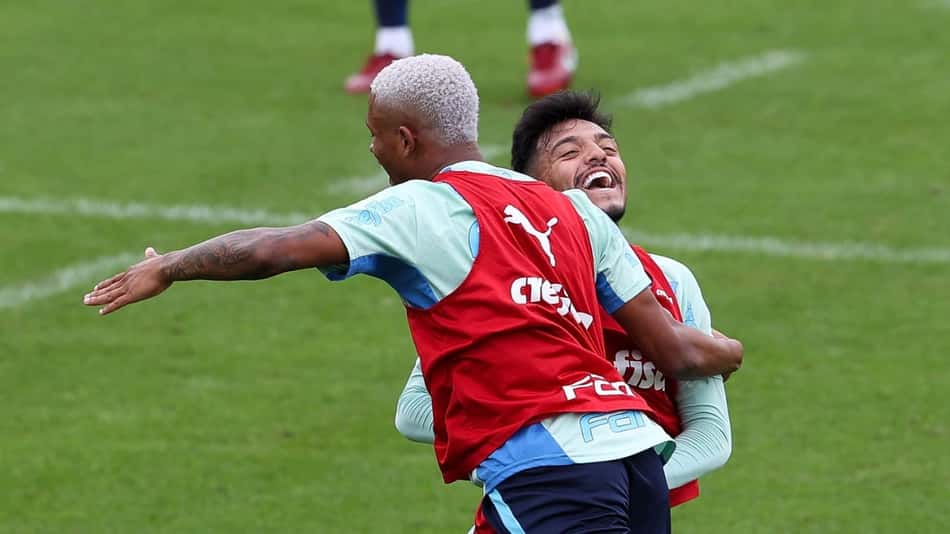 Provável titular no clássico, Gabriel Menino celebra 'cabeça no lugar e metas cumpridas' no Palmeiras