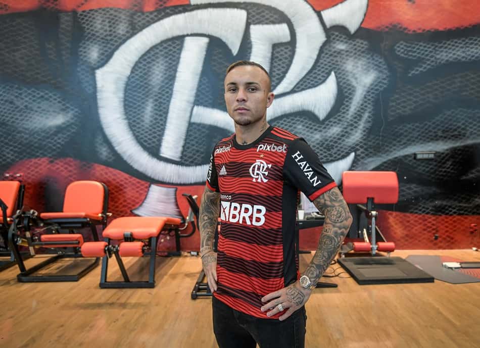 Everton Cebolinha espera reencontrar bom futebol no Flamengo: 'Ser feliz com o Manto Sagrado'
