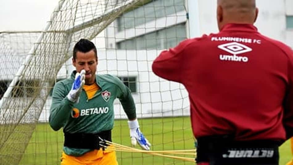 Após 19 anos, Cruzeiro reencontrará ídolo Fábio como adversário